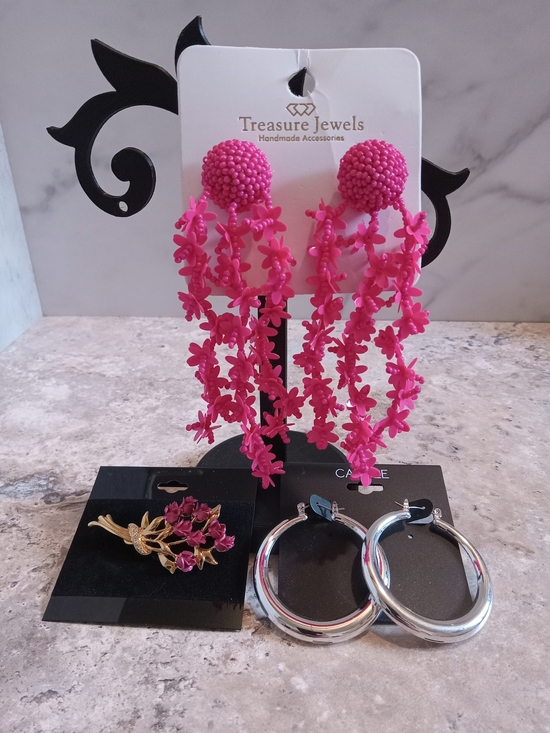 Jewelry - Earrings And Brooch Bundle